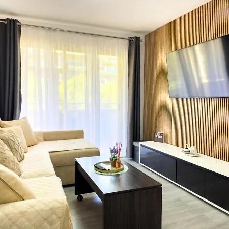 Marathon Апартаменты Салоу