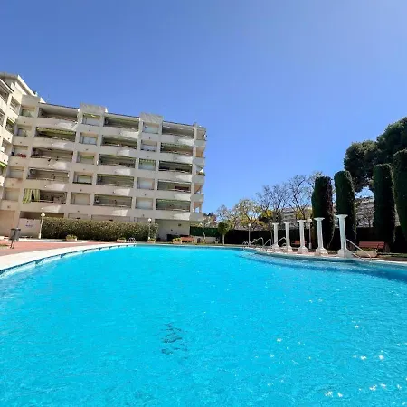 Апартаменты Marathon *